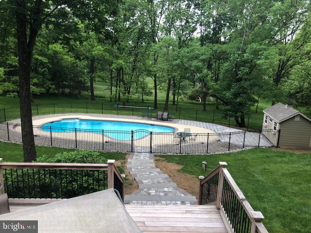 CROSS CREEK - Residential