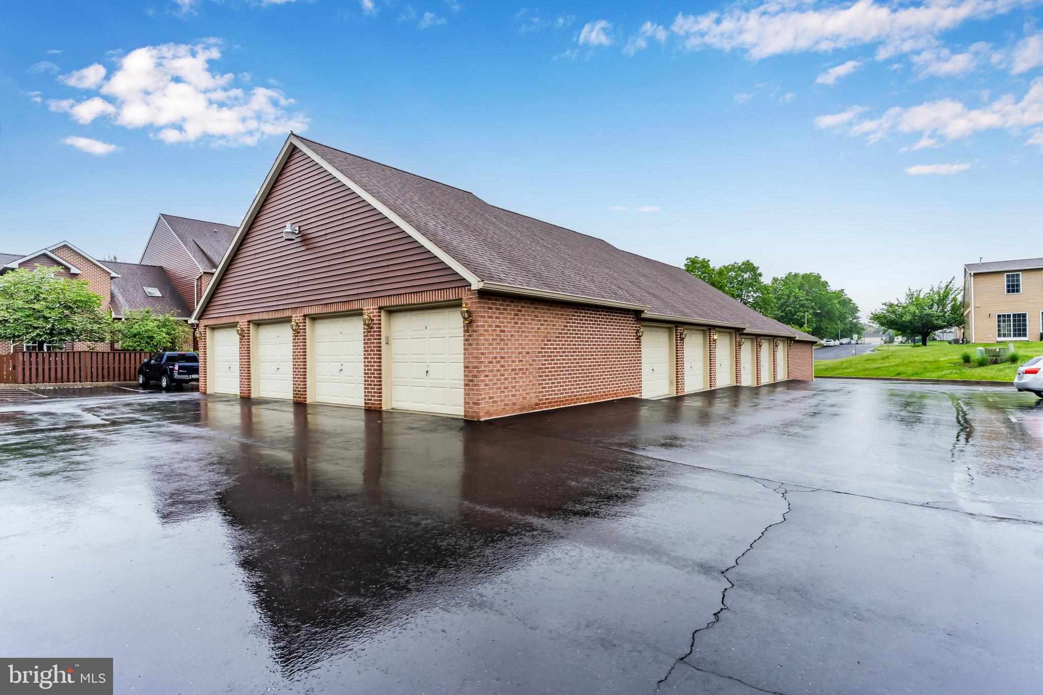 LAUREL HILLS NORTH - Residential