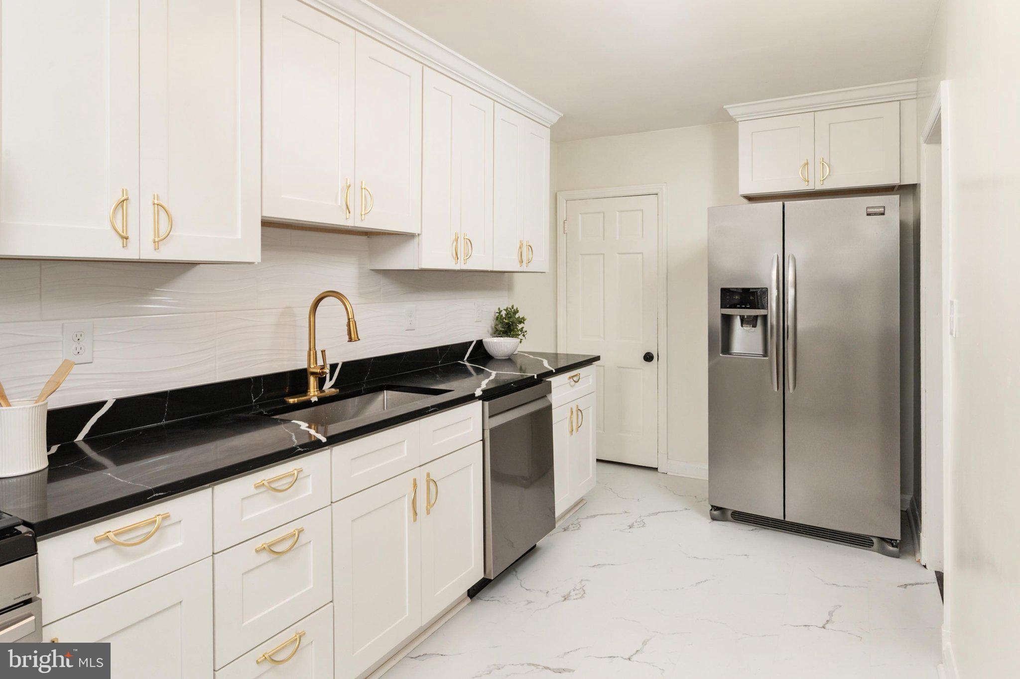 EDNOR GARDENS - LAKESIDE - Residential