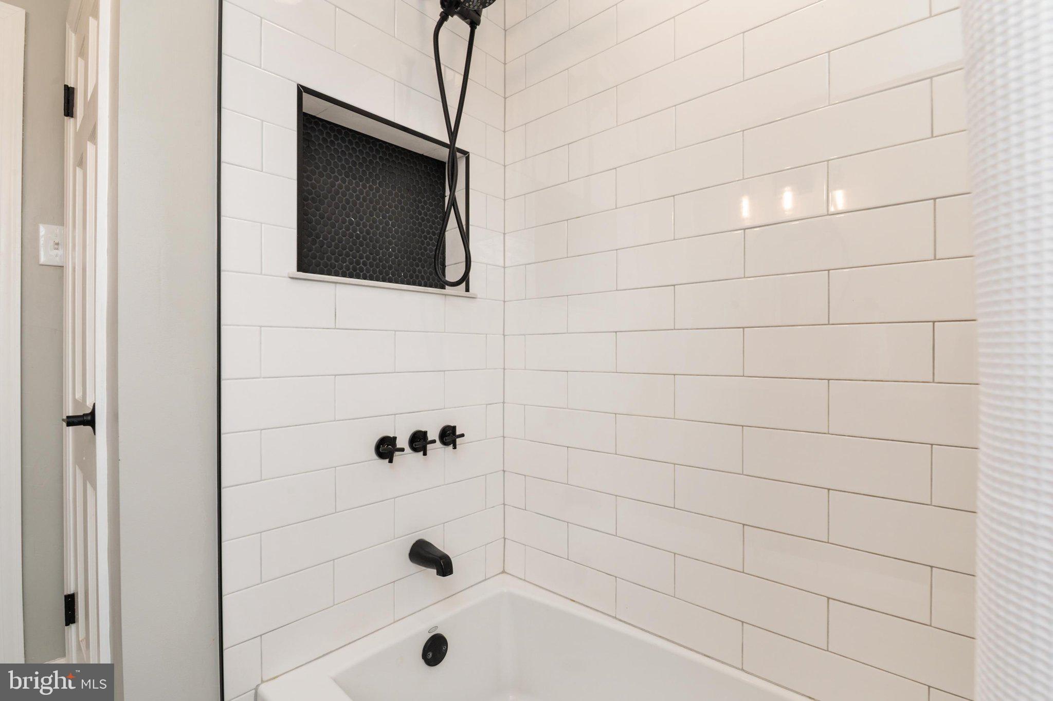 EDNOR GARDENS - LAKESIDE - Residential