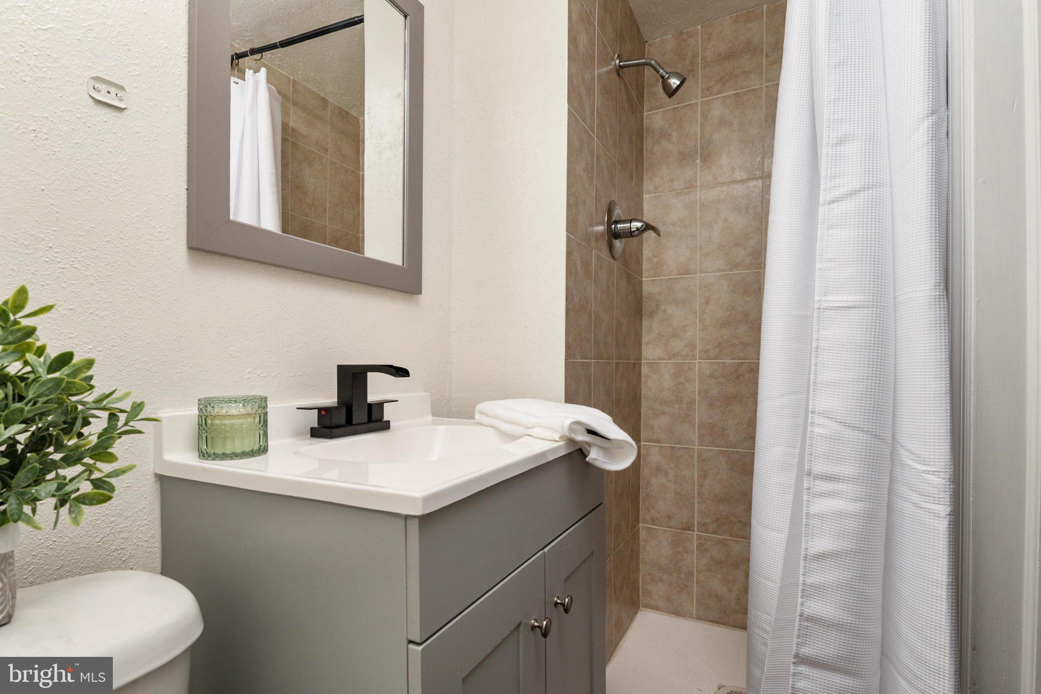 EDNOR GARDENS - LAKESIDE - Residential