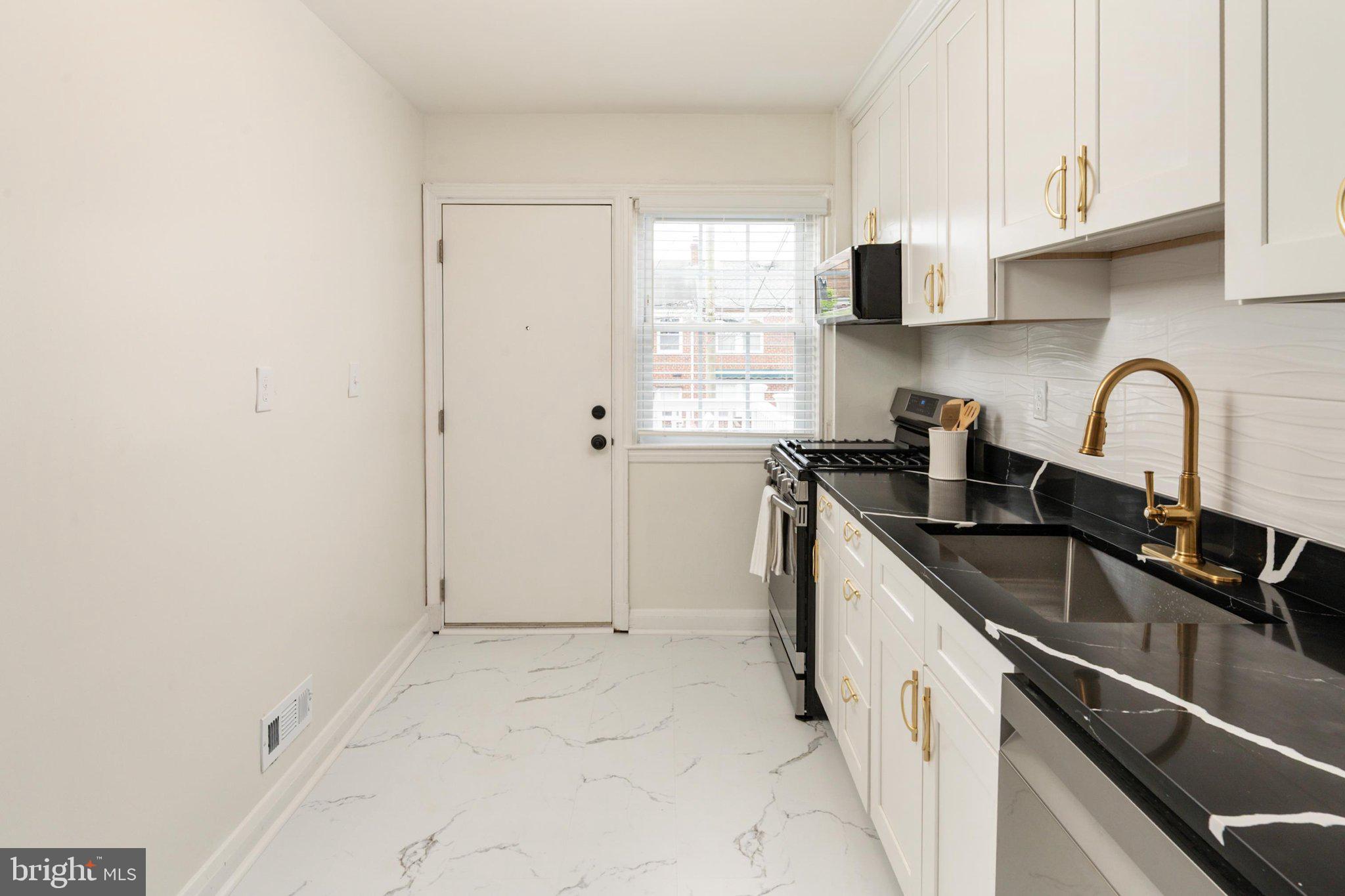 EDNOR GARDENS - LAKESIDE - Residential
