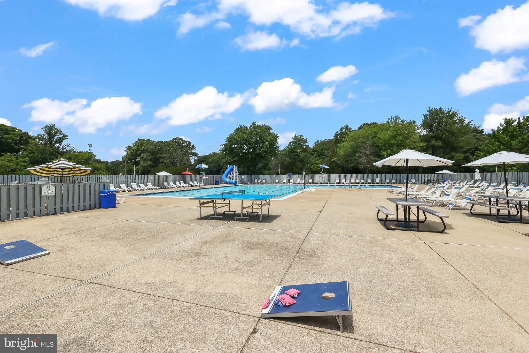 COUNTRY CLUB LAKE - Residential