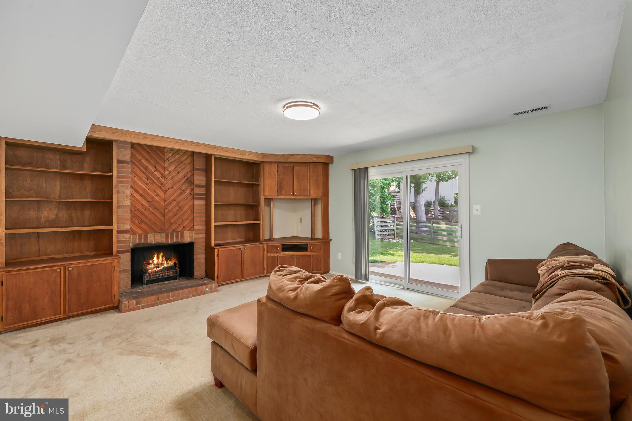 COUNTRY CLUB LAKE - Residential