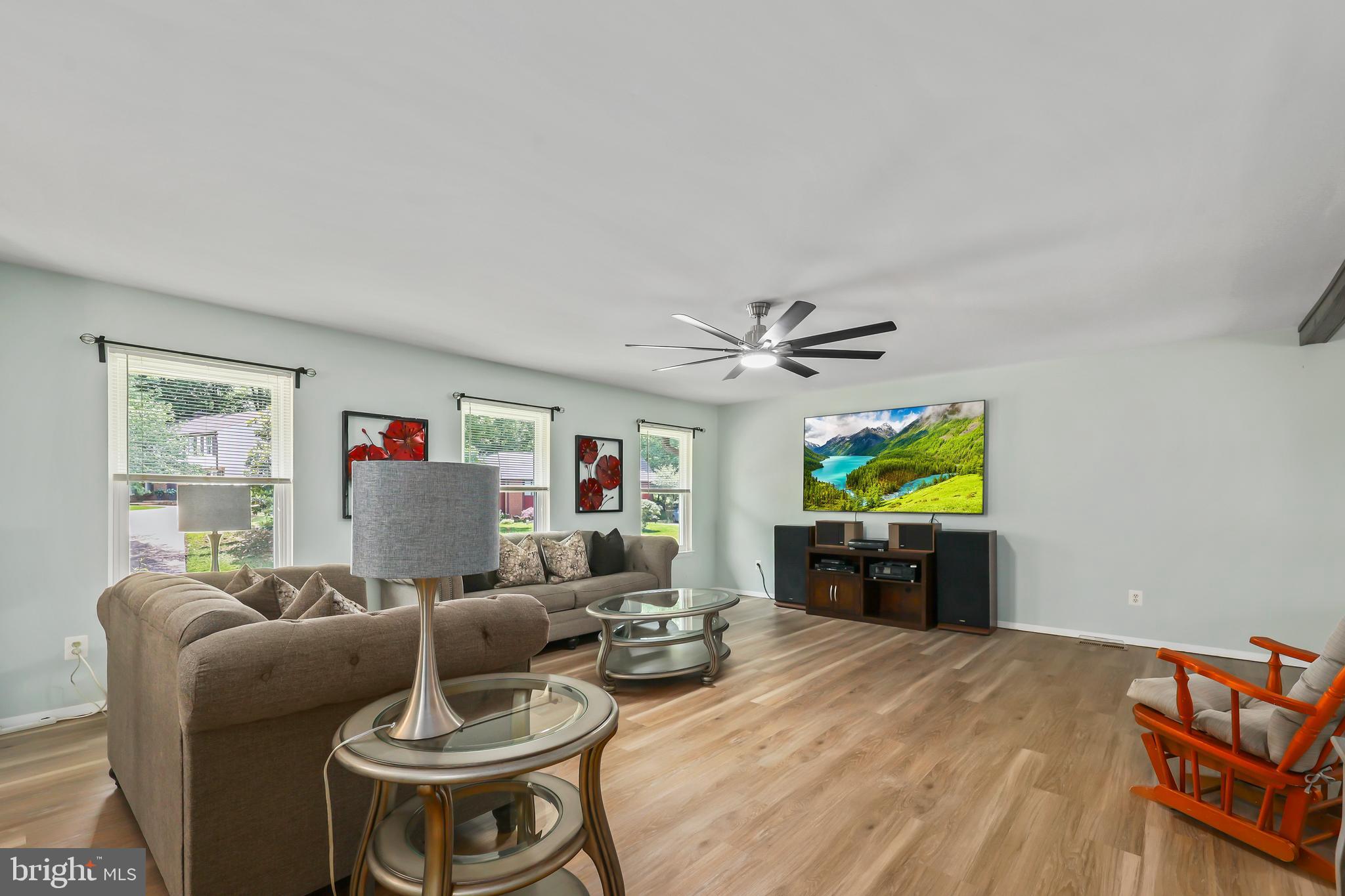 COUNTRY CLUB LAKE - Residential