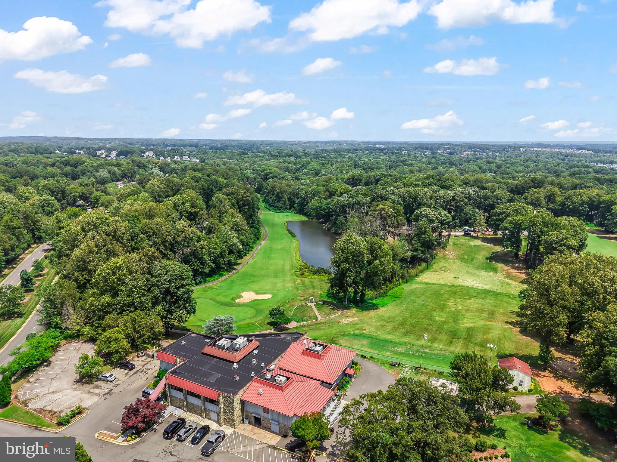 COUNTRY CLUB LAKE - Residential