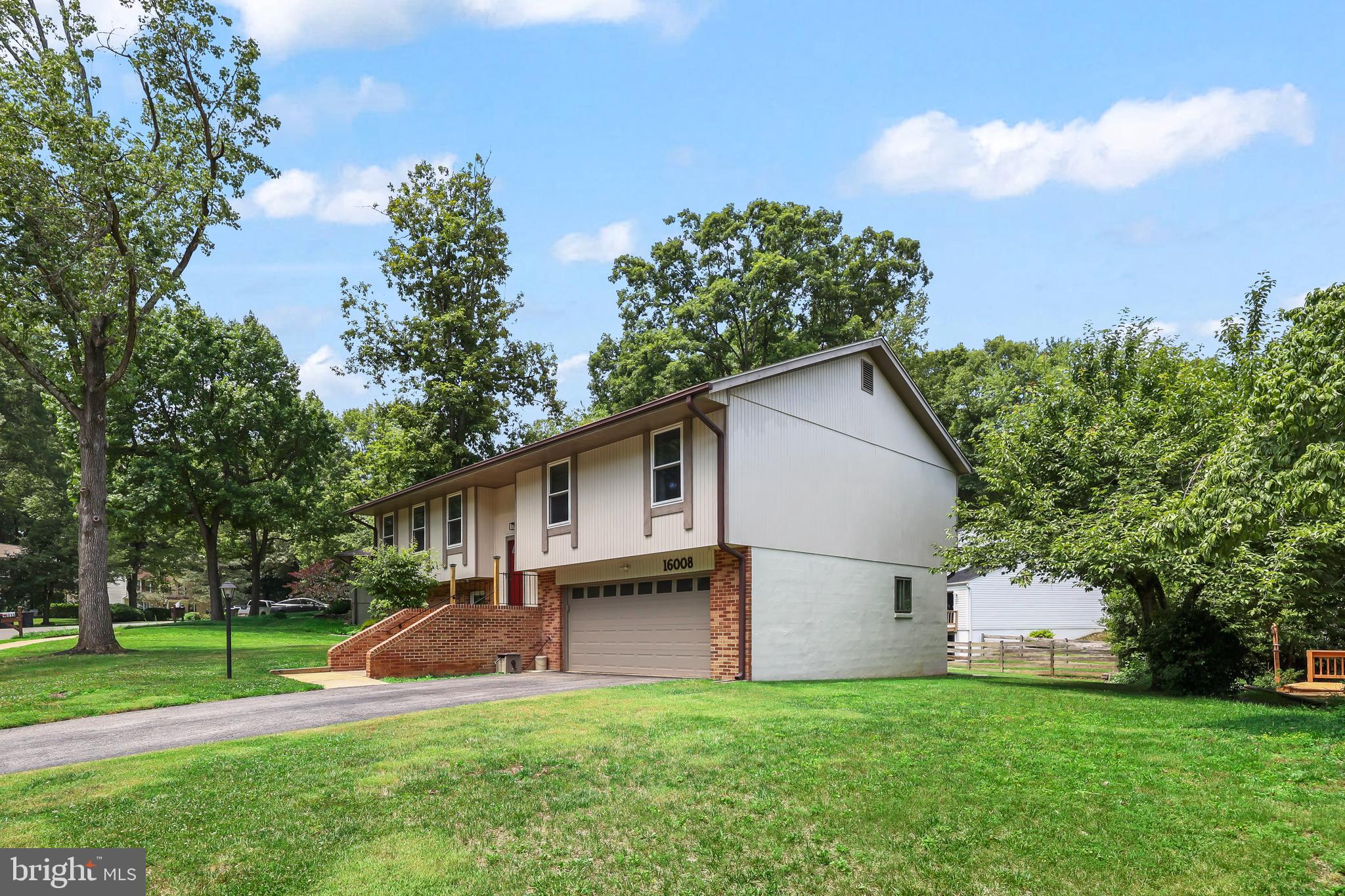COUNTRY CLUB LAKE - Residential