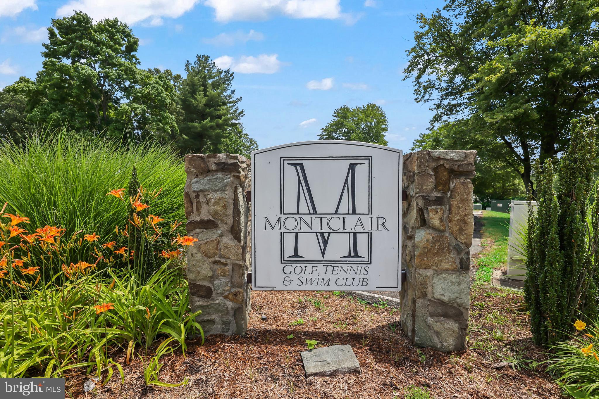 COUNTRY CLUB LAKE - Residential
