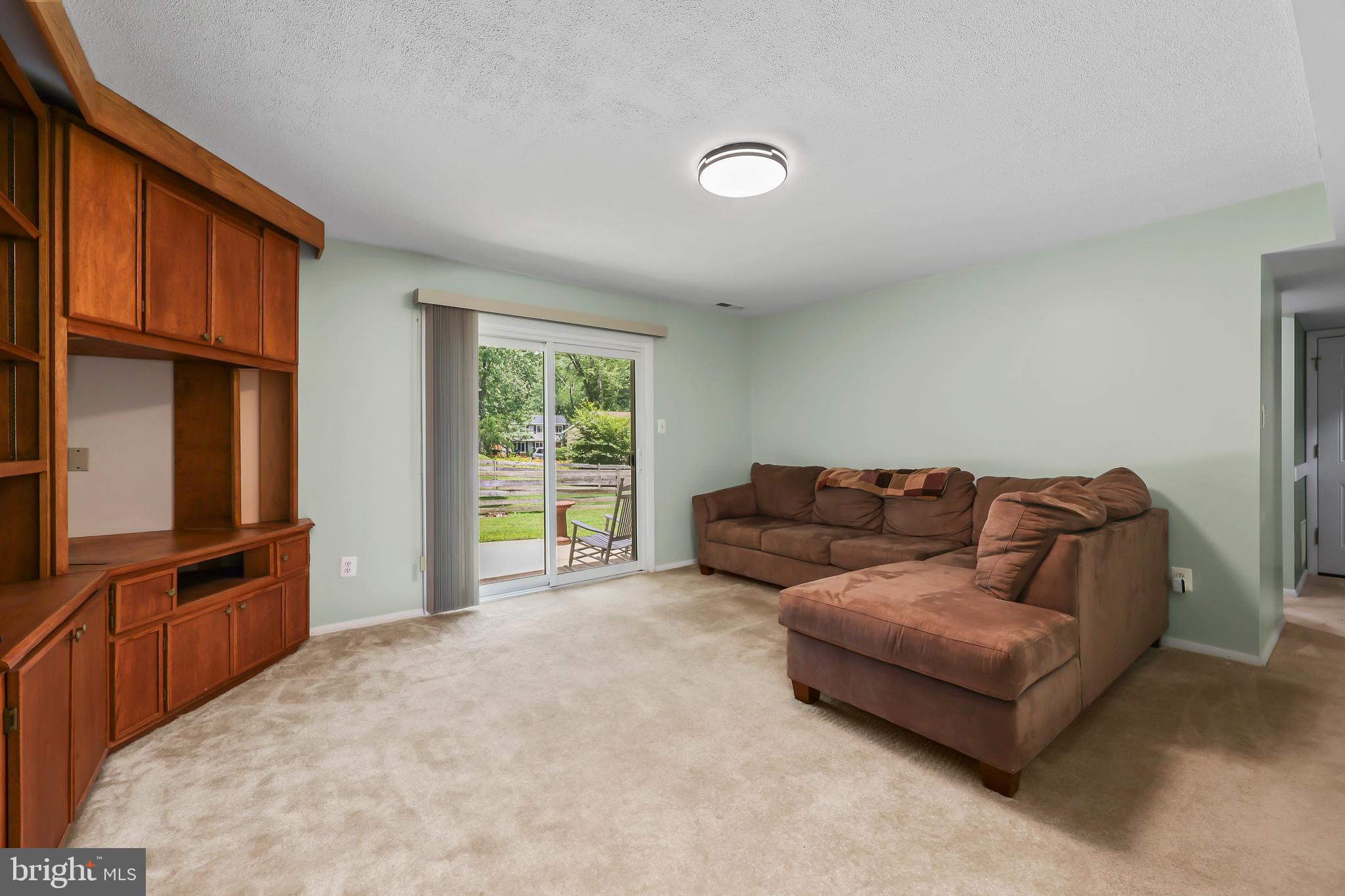 COUNTRY CLUB LAKE - Residential