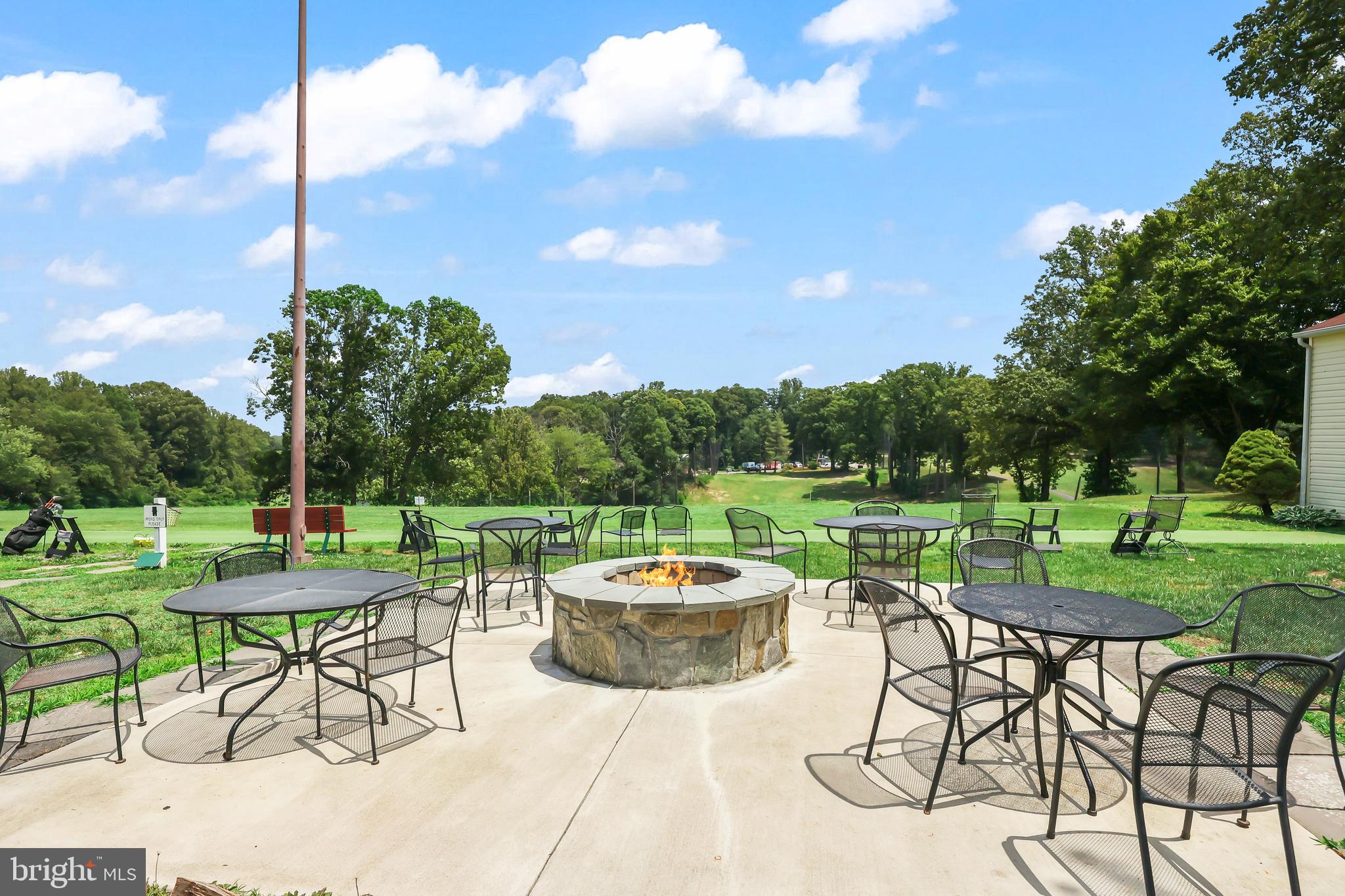 COUNTRY CLUB LAKE - Residential