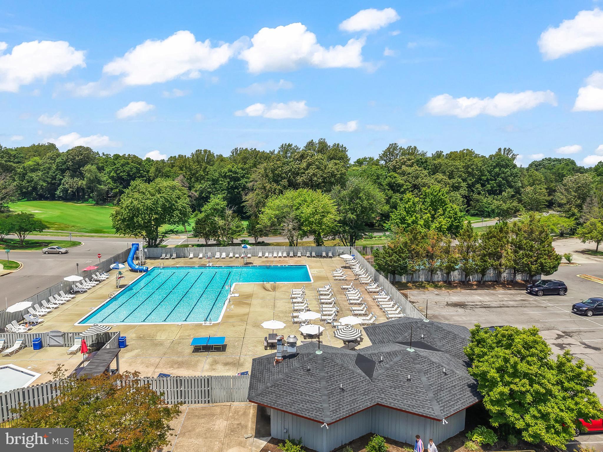 COUNTRY CLUB LAKE - Residential