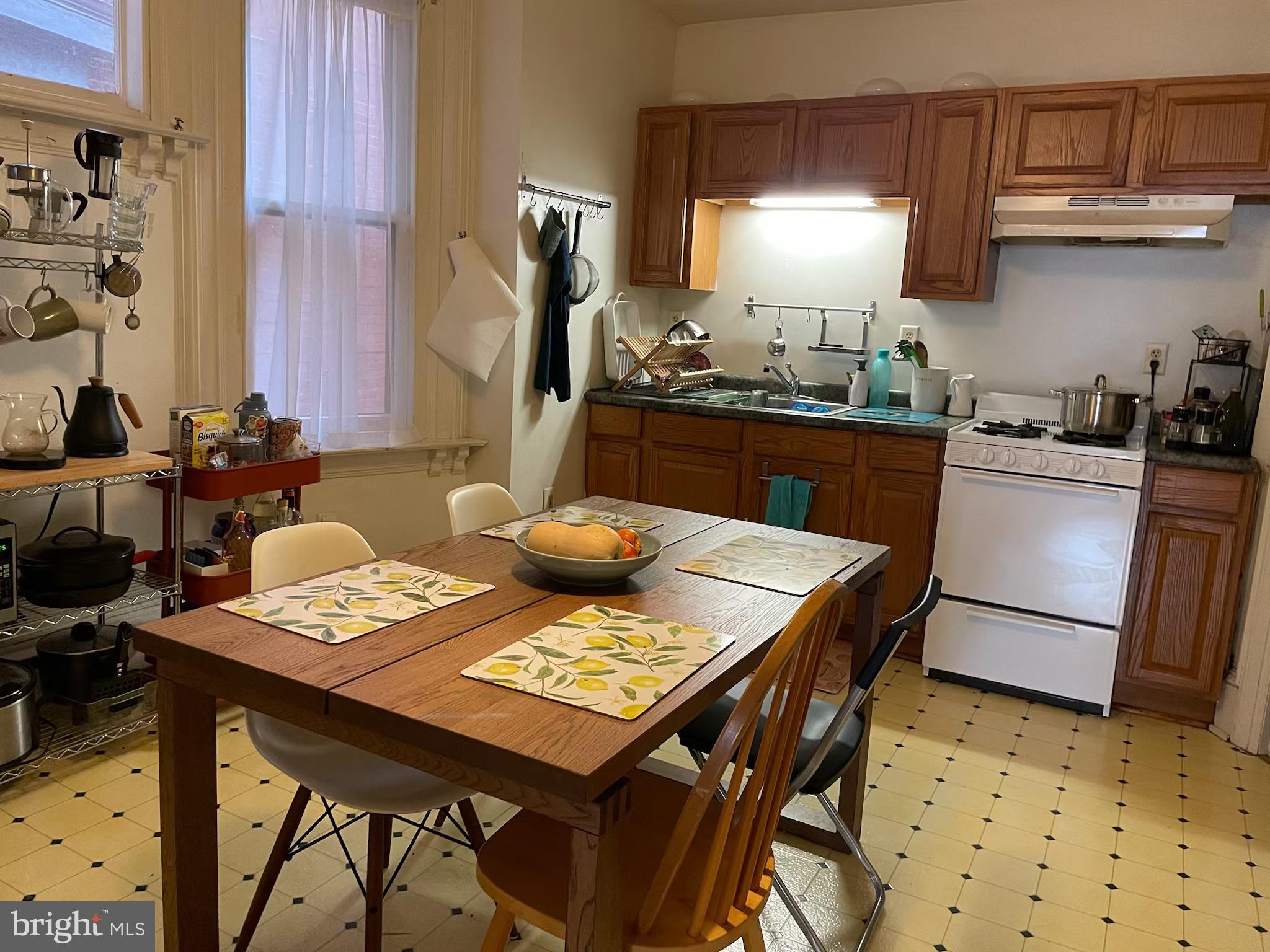 UNIVERSITY CITY - Residential Income