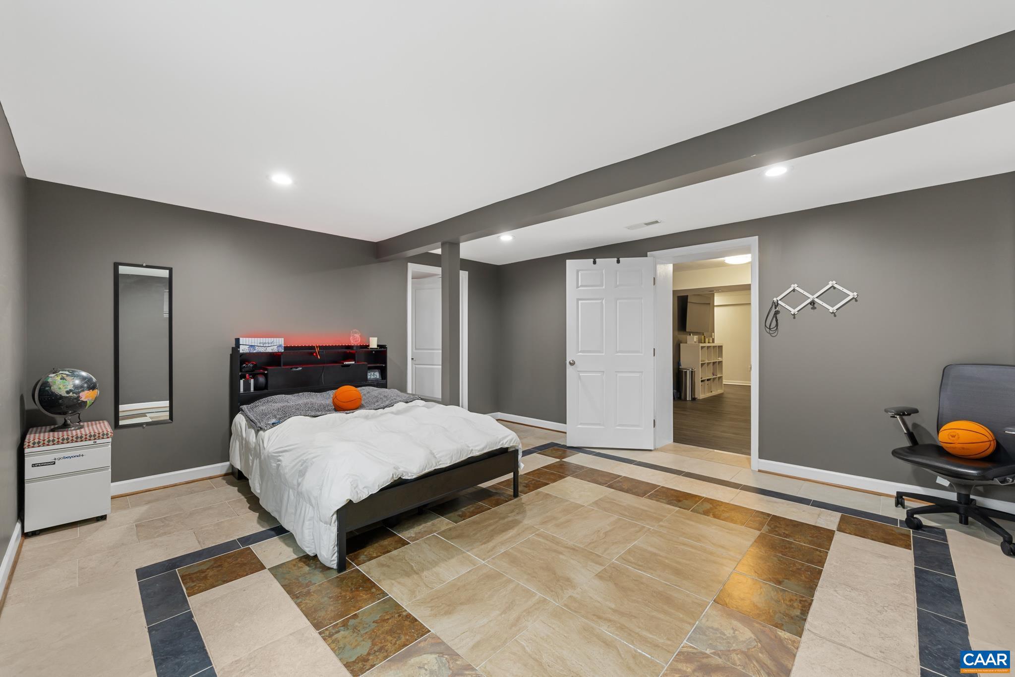 FOX CHASE - Residential