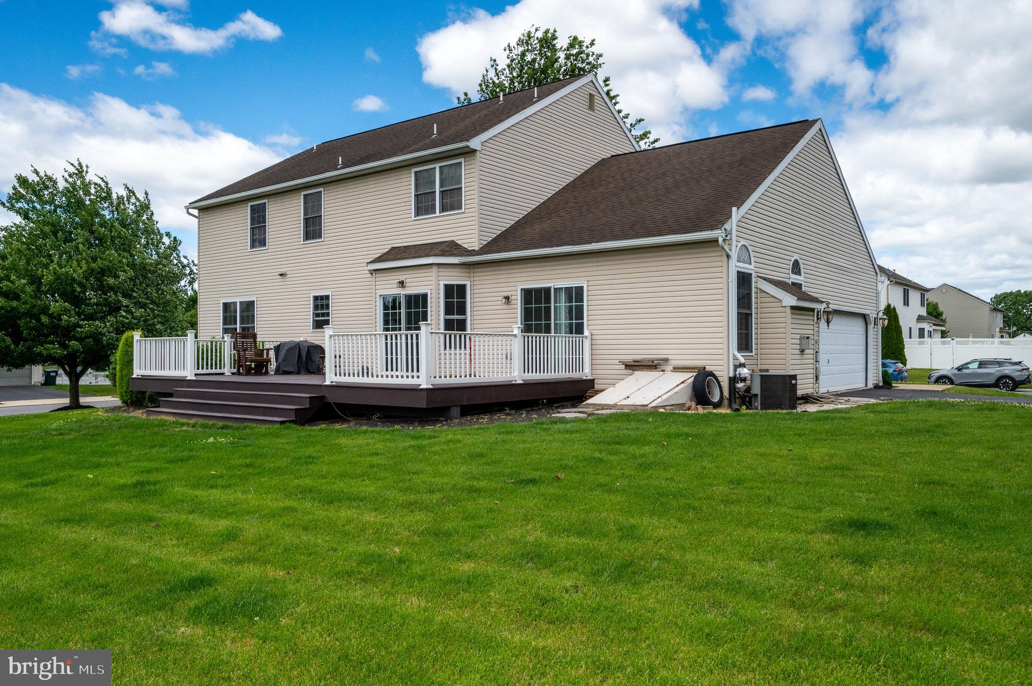 MEADOWBROOK - Residential