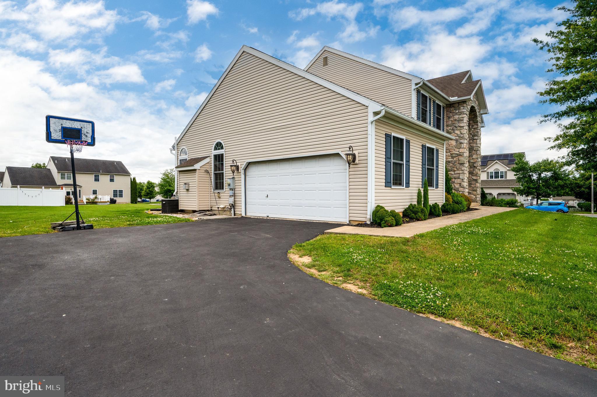 MEADOWBROOK - Residential