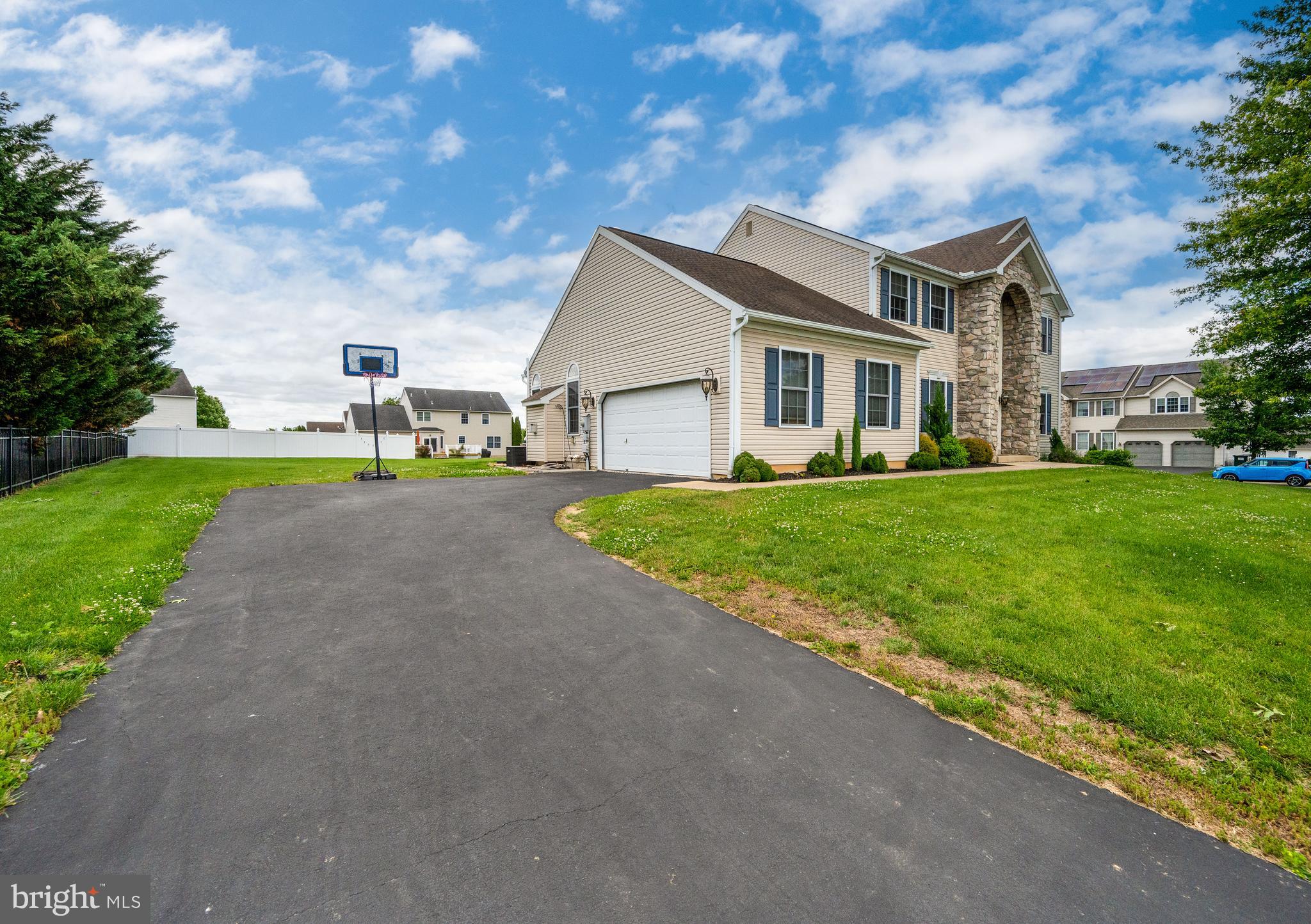MEADOWBROOK - Residential