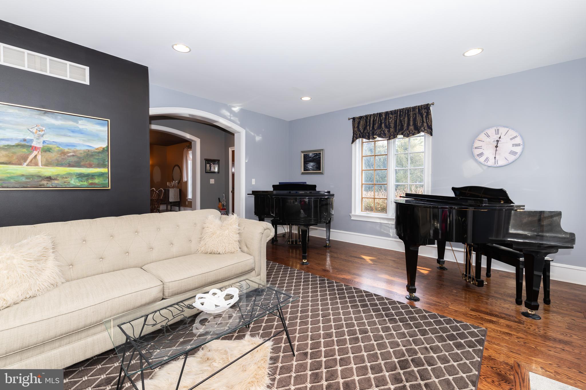 CHESTNUT HILL - Residential