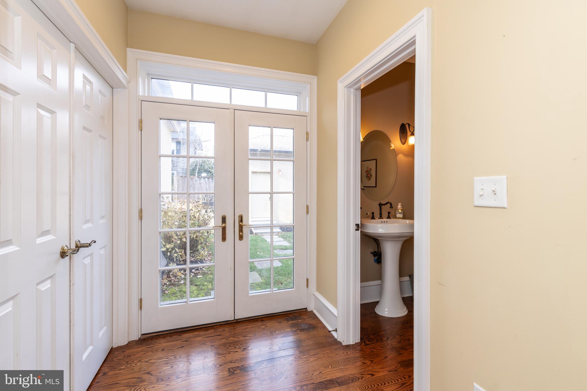 CHESTNUT HILL - Residential