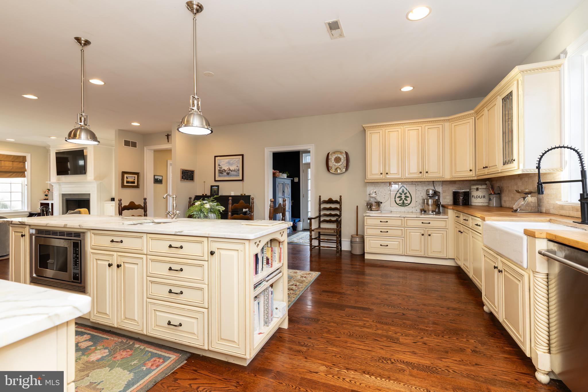 CHESTNUT HILL - Residential