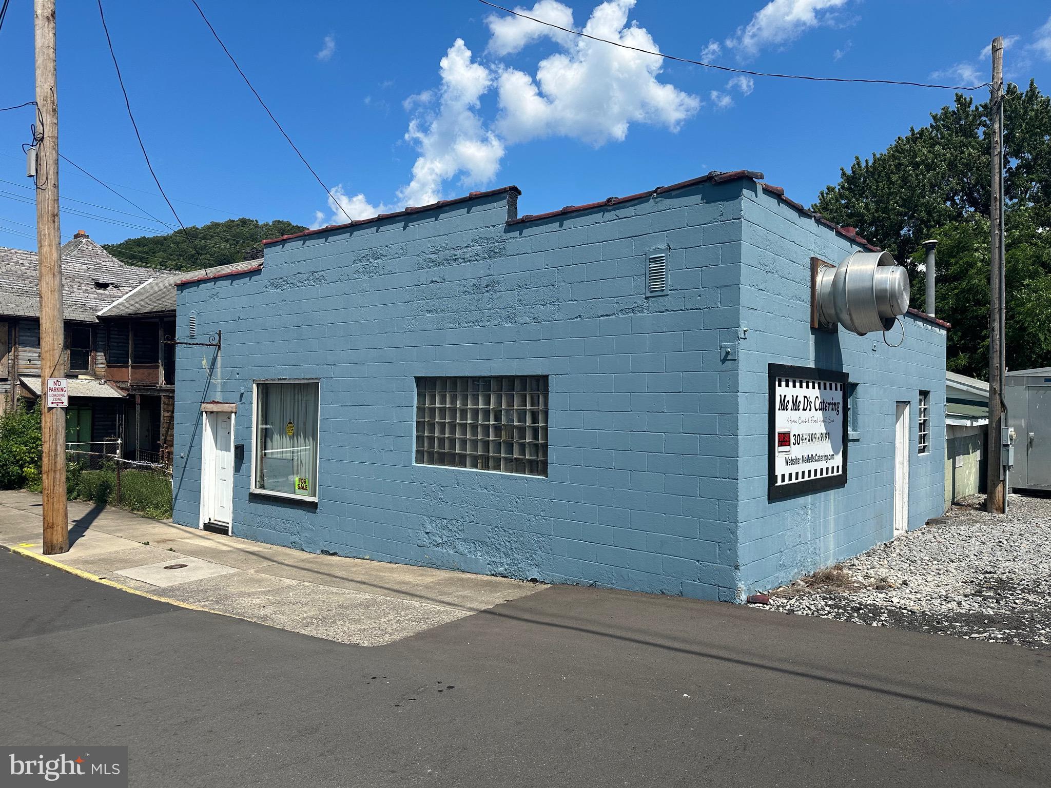 KEYSER – CORNER LOT, COMMERCIAL BUILDING WITH 100% CONCRETE BLOCK CONSTRUCTION. RUBBER/ENDURA ROOF, CONCRETE SIDEWALK, GLASS BLOCK WINDOW AND STREET PARKING.  INTERIOR OFFERS LARGE OPEN SPACE FOR DISPLAYS, FORMER CATERING PREP KITCHEN: COMMERCIAL GRADE (3) S/S BOWL SINK, HOOD VENT/FIRE SUPPRESSION SYSTEM CONVEYS.  OFFICE AREA WITH LAMINATED H-WD FLOORING, ½ BATH. OTHER AMENITIES: CONCRETE FLOORS, 16’ HIGH CEILINGS, CEILING FAN, 5,000 BTU AIR CONDITIONER (ONLY 11 YRS OLD), GAS FORCED AIR HEAT, SHELVING, FLORESCENT LIGHTING AND MUCH MORE.  CALL FOR MORE DETAILS AND VIEWING.