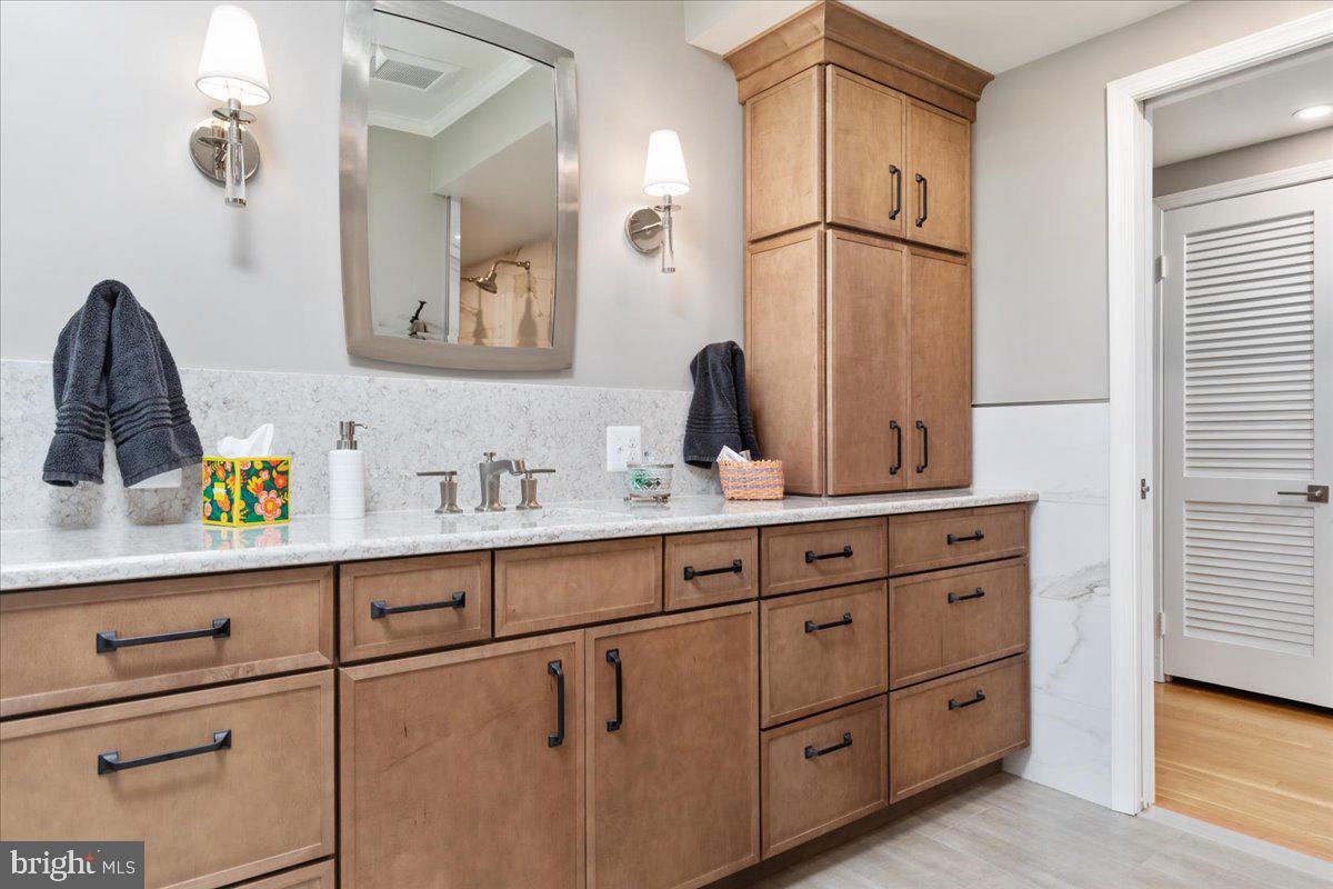 BARCROFT WOODS - Residential