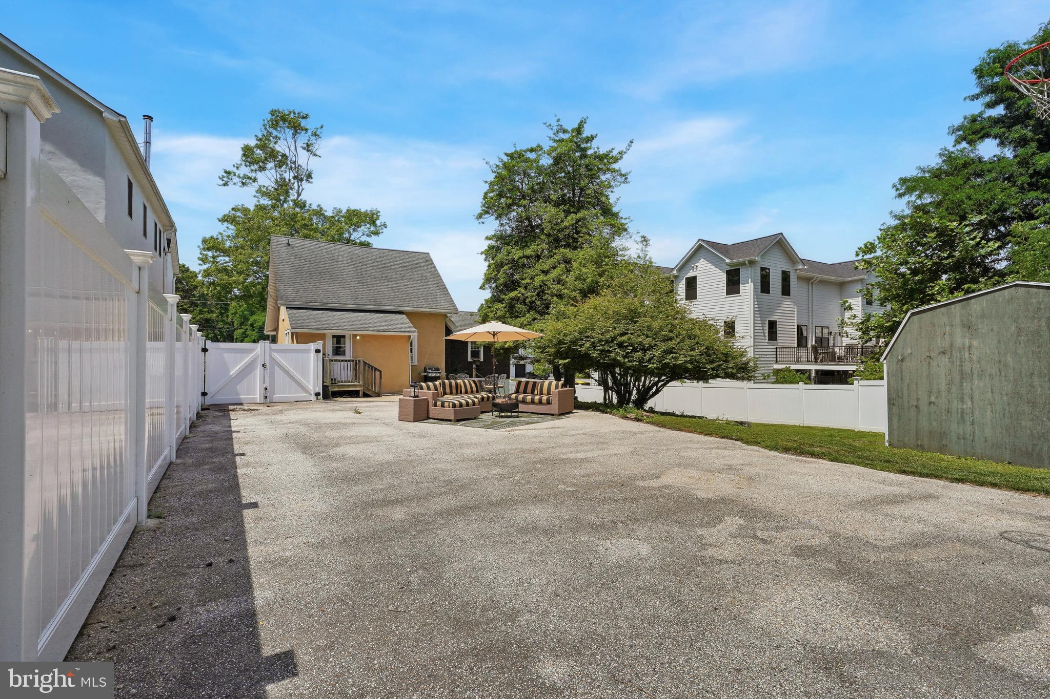 EASTTOWN WOODS - Residential