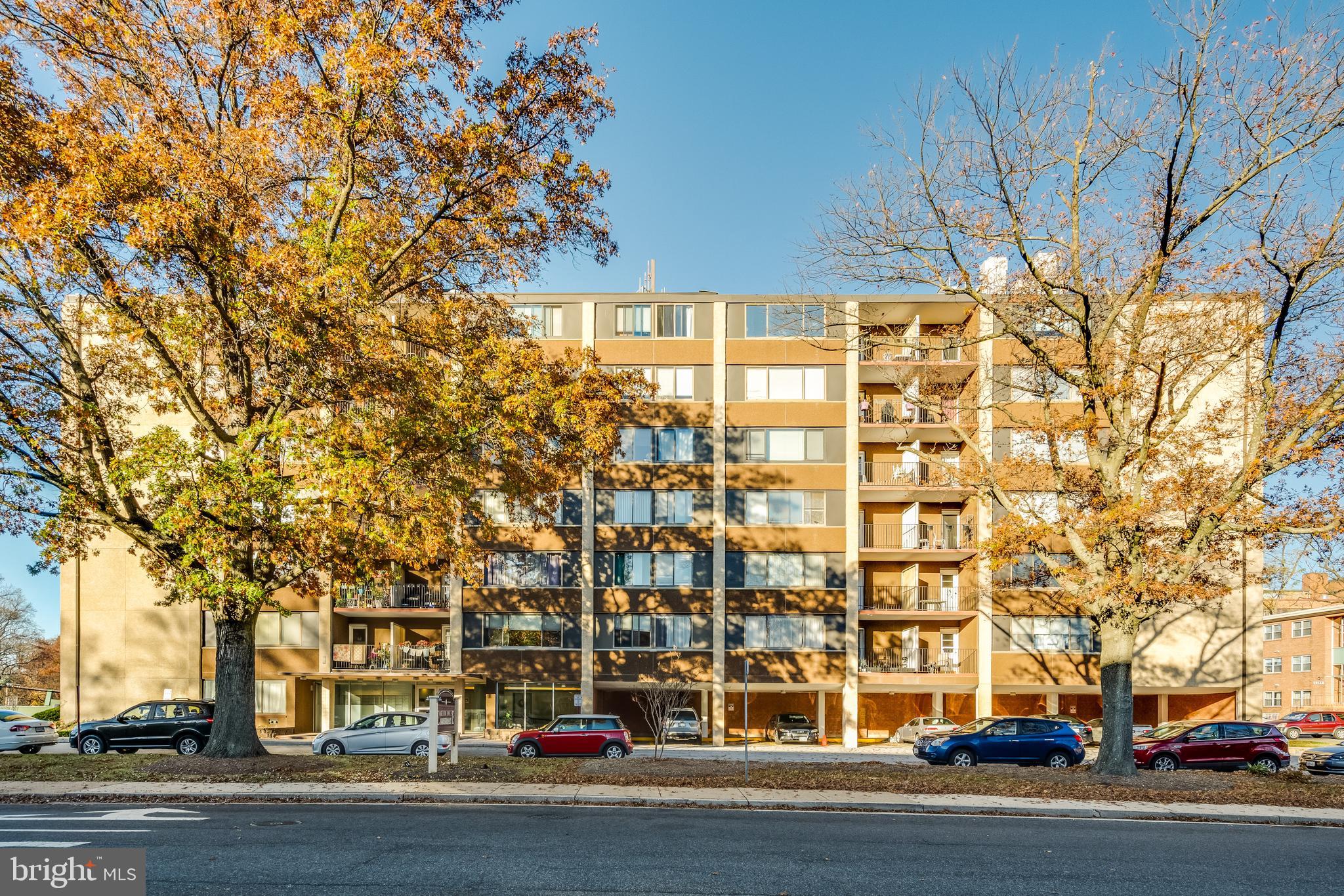 Renovated top floor balcony overlooking Arlington!  ALL UTILITIES included in condo along with trash and snow removal.  Spacious 1 bedroom/1 bath unit with upgrades that include crown molding, custom closet, kitchen backsplash, stainless steel appliances, dining room light fixture, and flooring.  Private balcony, tons of closet space plus storage unit in basement, as well as 2 parking passes.  Pet friendly building with party room available to host events.  Just 1.5 miles to Ballston Metro, shops, and dining, it’s a short walk to Lee Heights with Starbucks, Arrowine, Chipotle, and more!