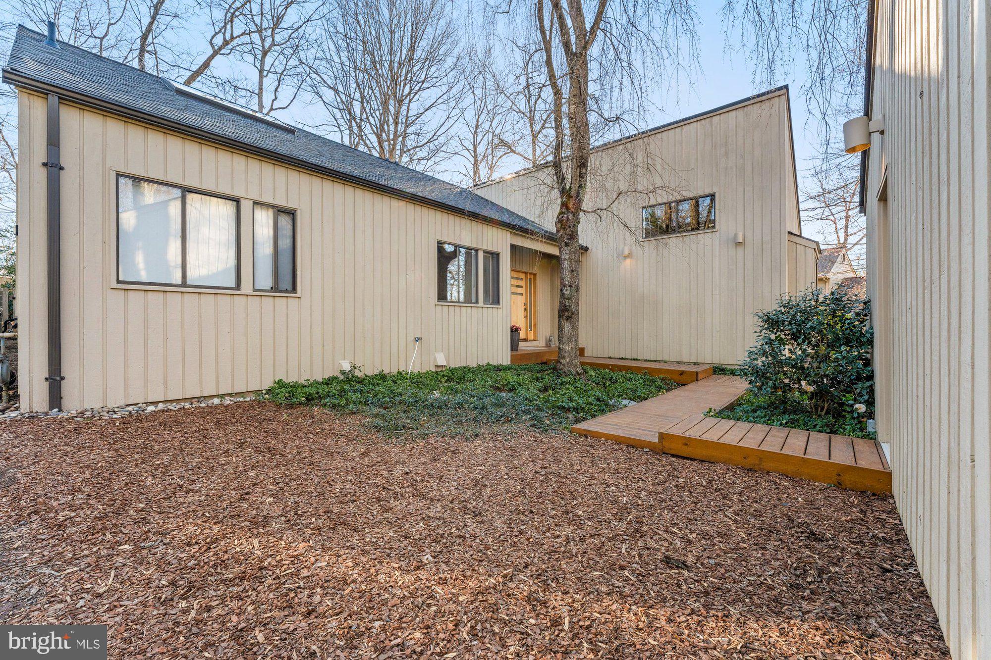 RESTON - Residential
