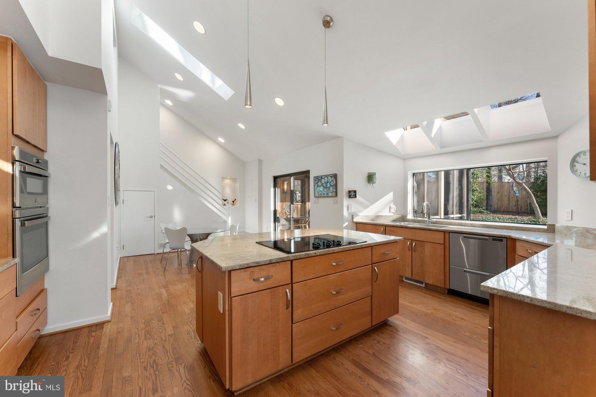 RESTON - Residential
