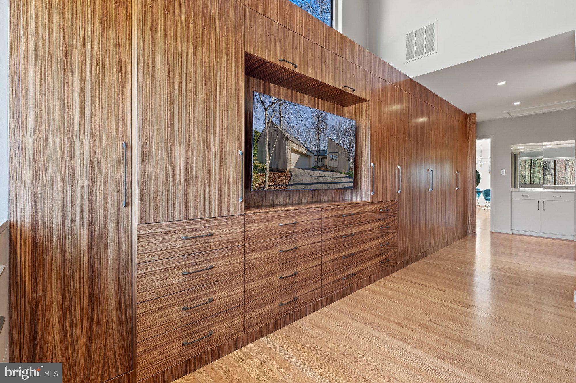 RESTON - Residential