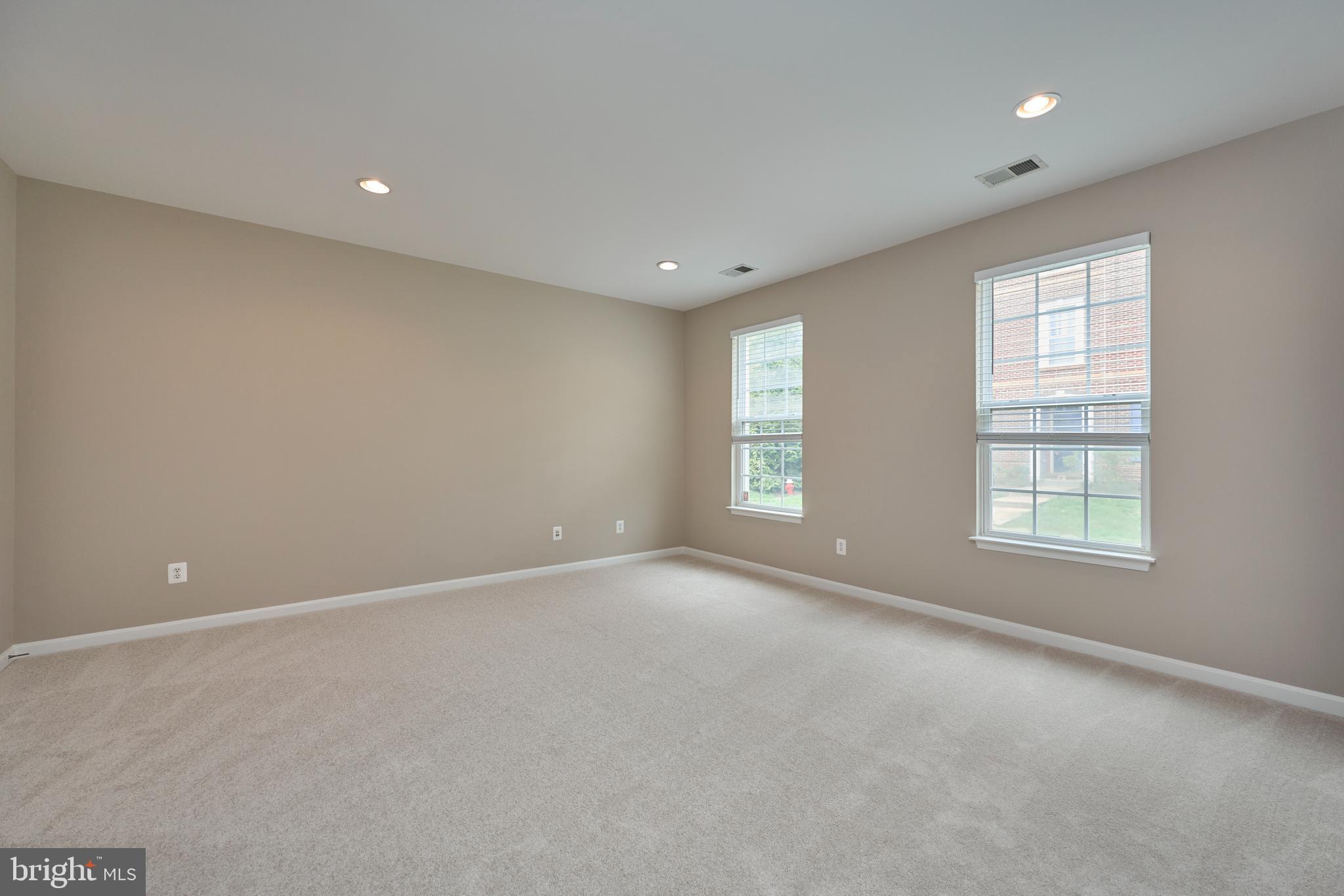 LANSDOWNE TOWN CENTER - Residential