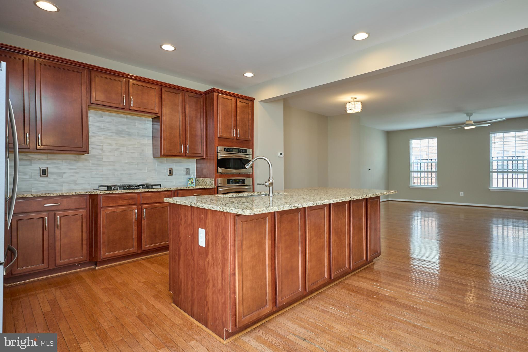 LANSDOWNE TOWN CENTER - Residential