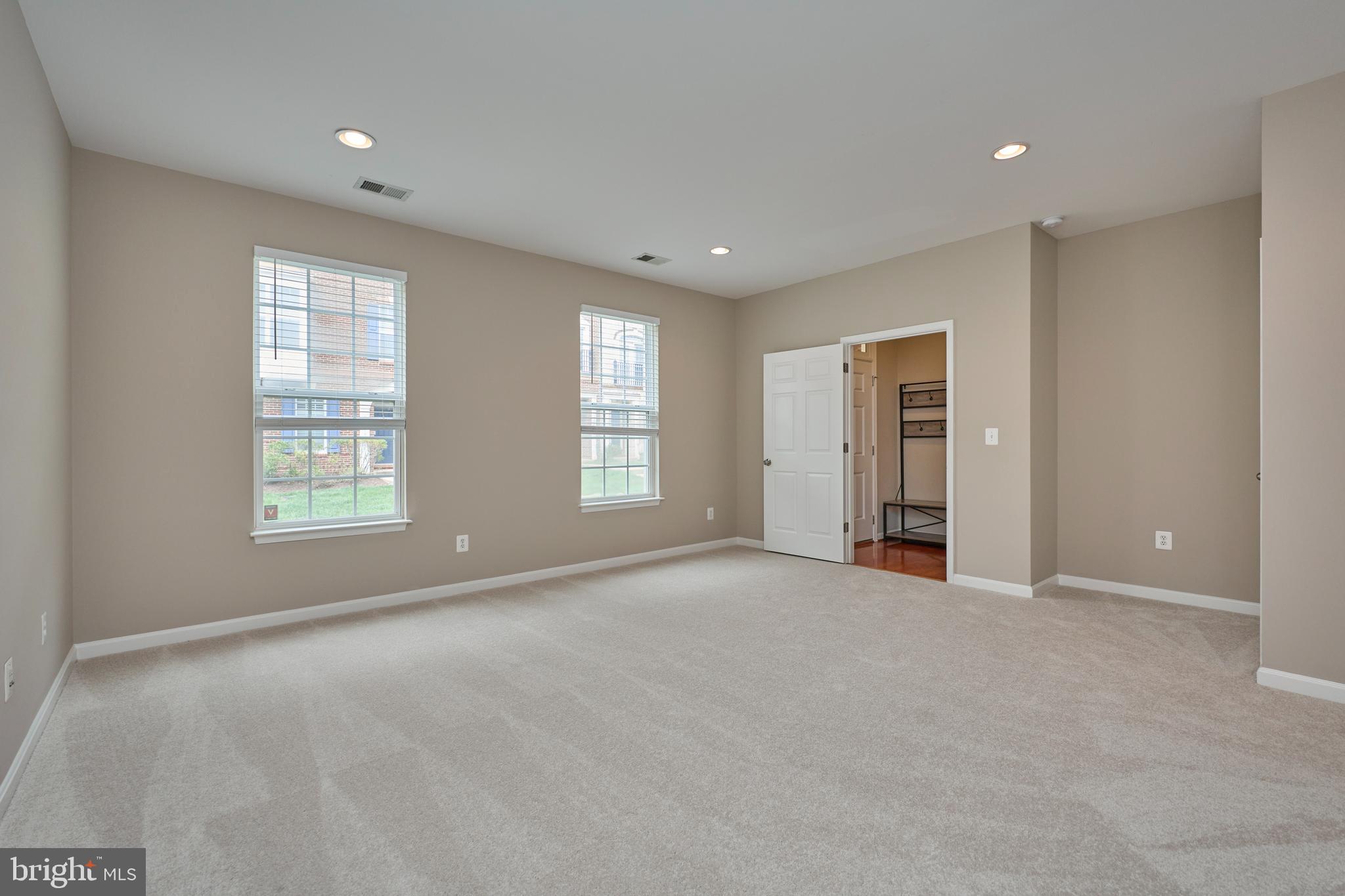 LANSDOWNE TOWN CENTER - Residential