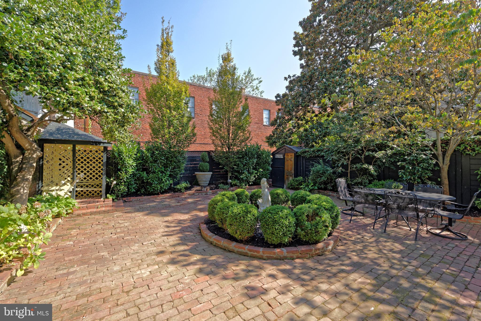OLD TOWN ALEXANDRIA - Residential