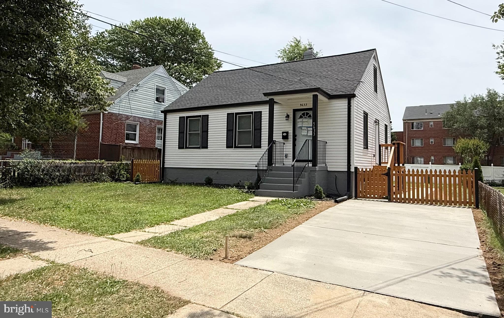 QUEENS CHAPEL MANOR - Residential