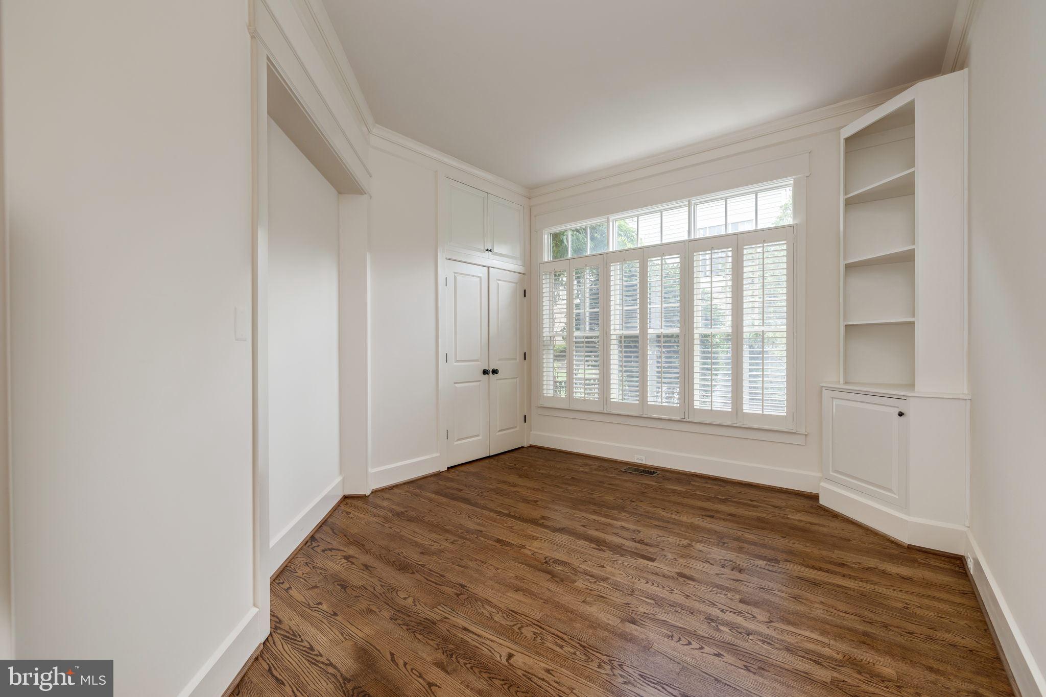 MAYWOOD - Residential
