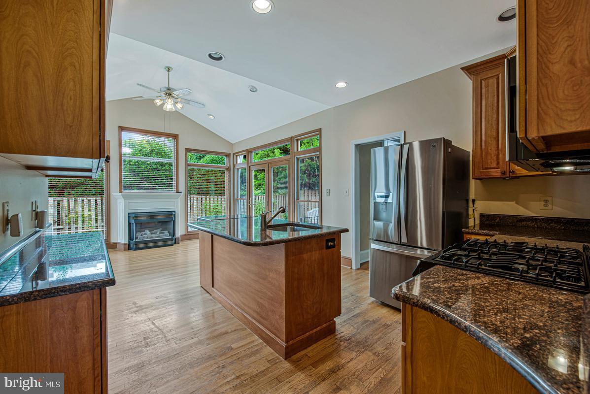 GLENBROOK KNOLLS - Residential