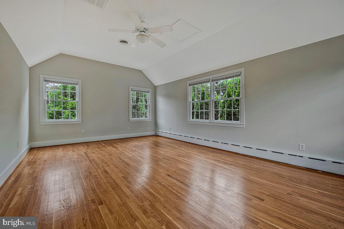GLENBROOK KNOLLS - Residential