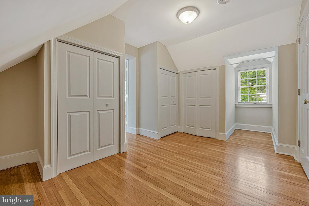 GLENBROOK KNOLLS - Residential