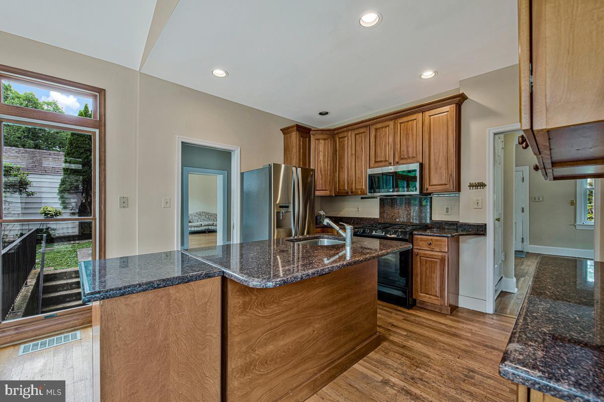 GLENBROOK KNOLLS - Residential