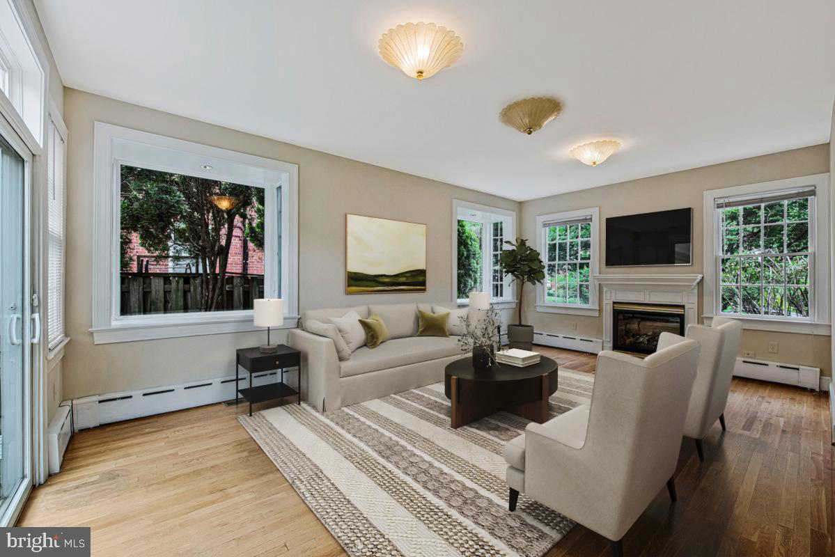 GLENBROOK KNOLLS - Residential