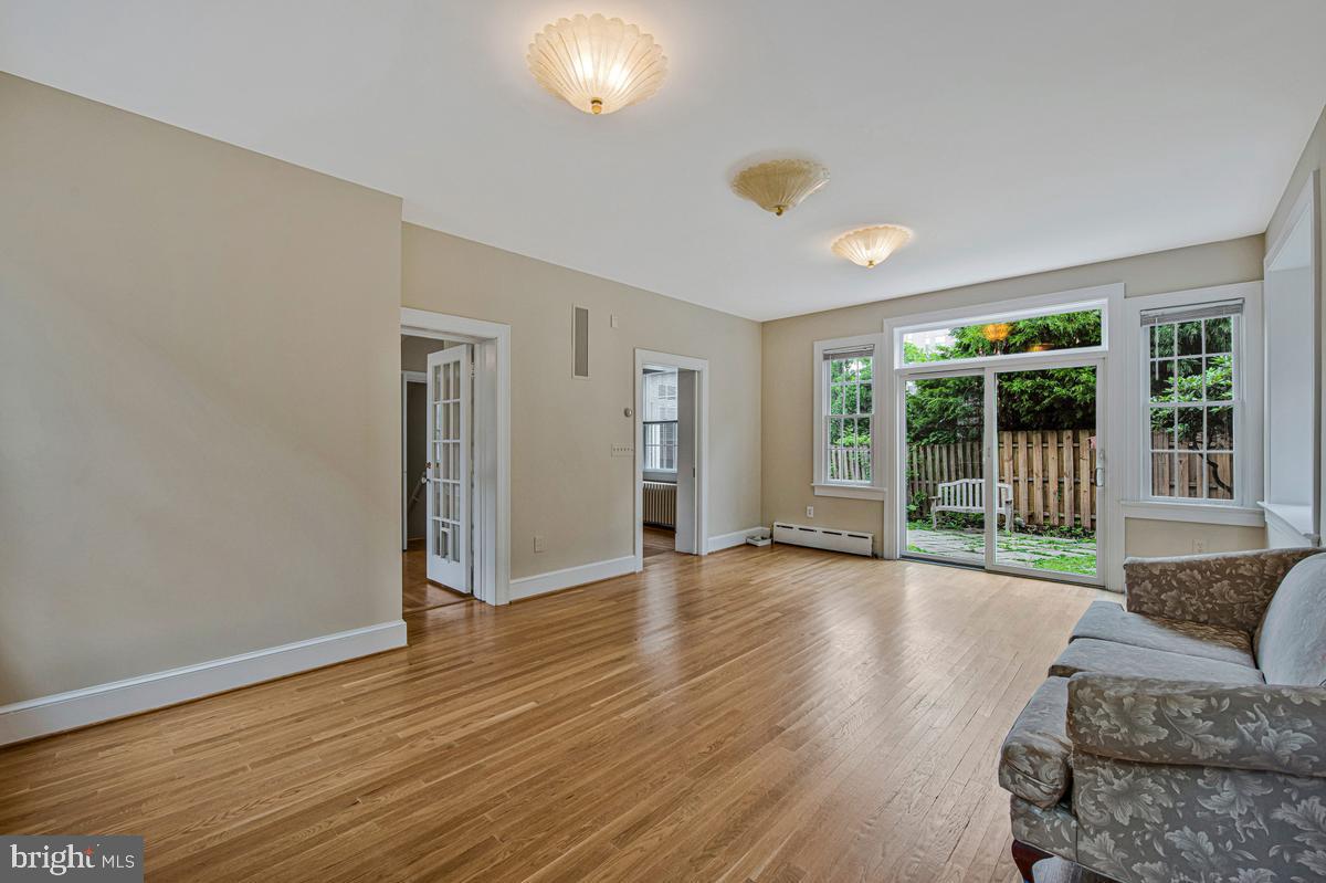 GLENBROOK KNOLLS - Residential