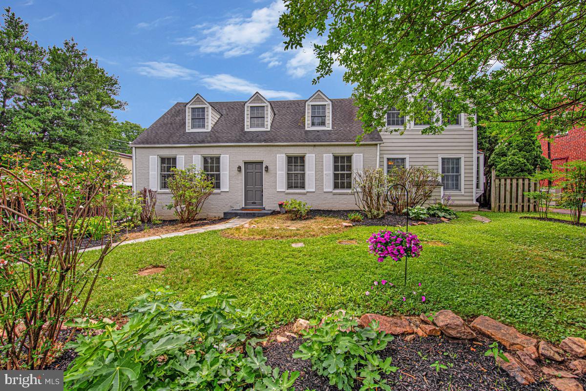 GLENBROOK KNOLLS - Residential