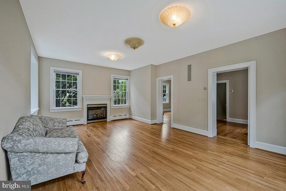 GLENBROOK KNOLLS - Residential