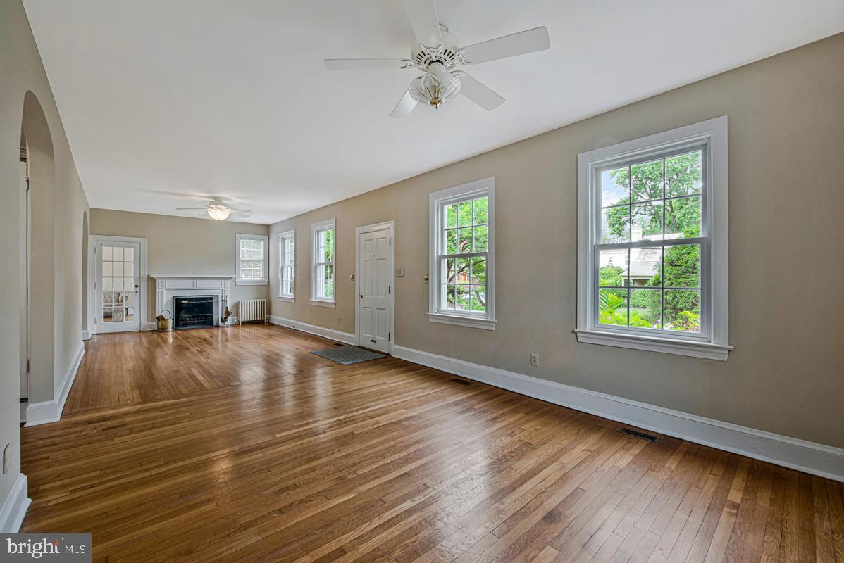 GLENBROOK KNOLLS - Residential