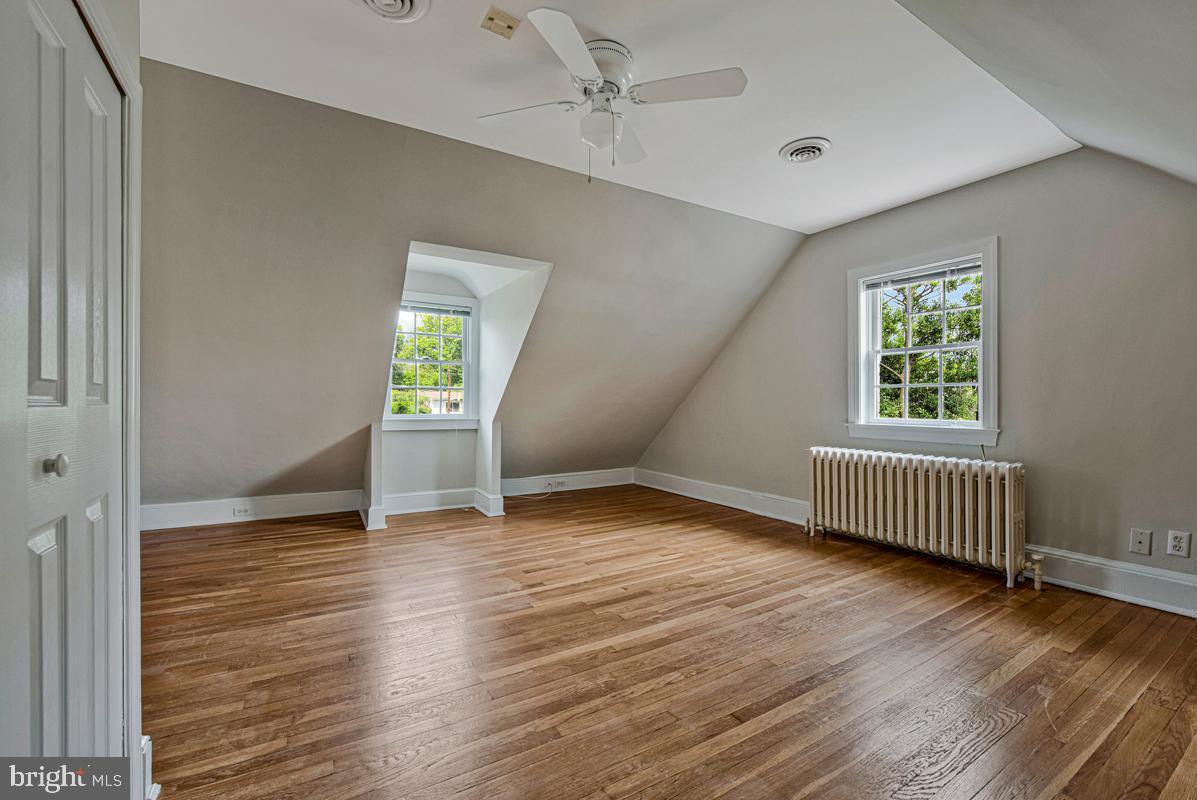 GLENBROOK KNOLLS - Residential