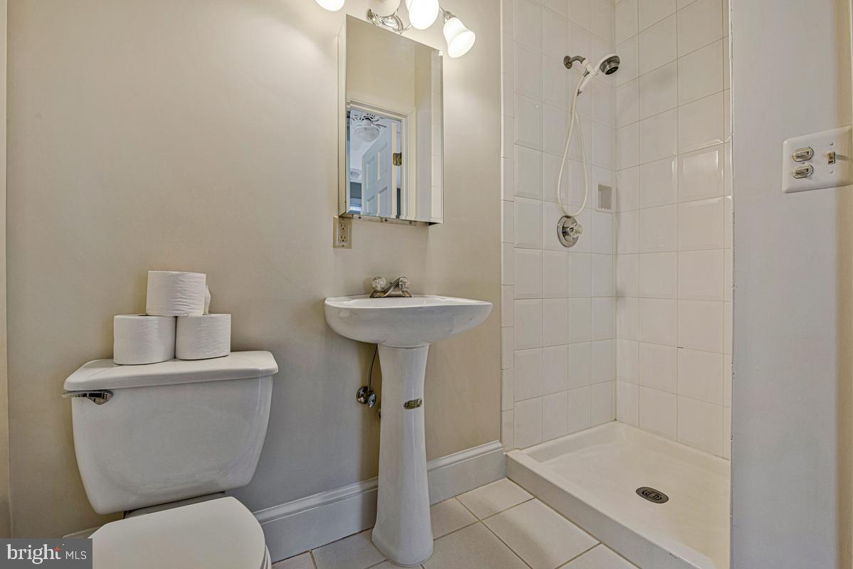 GLENBROOK KNOLLS - Residential