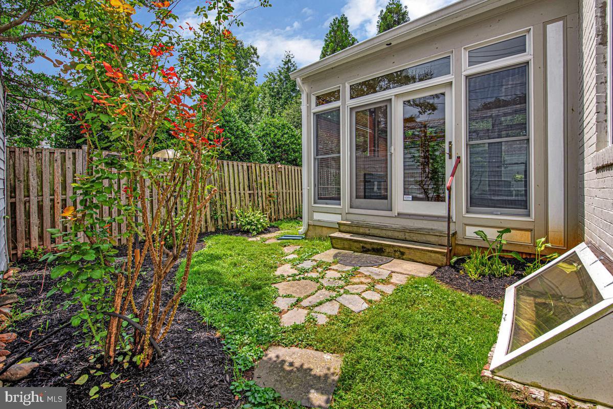 GLENBROOK KNOLLS - Residential
