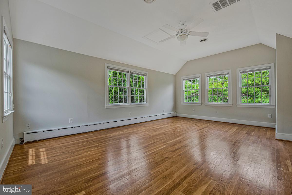 GLENBROOK KNOLLS - Residential