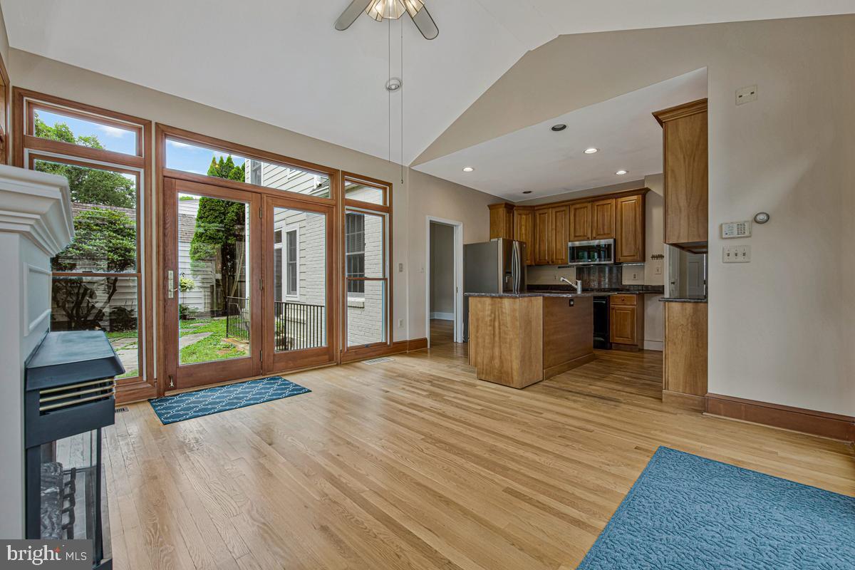 GLENBROOK KNOLLS - Residential